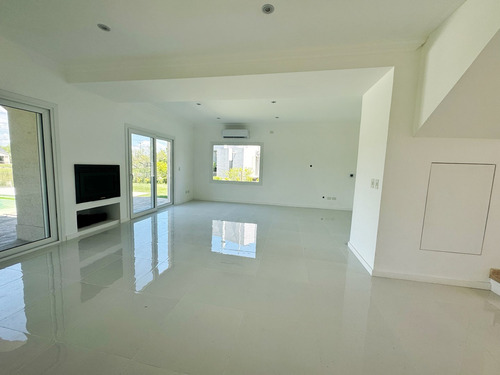 Casa En Venta En Las Glorietas, Nordelta, Tigre