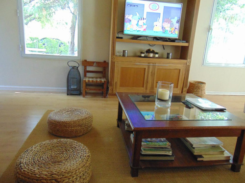 Casa En Venta - 3 Dormitorios 2 Baños - 200mts2 - Azul