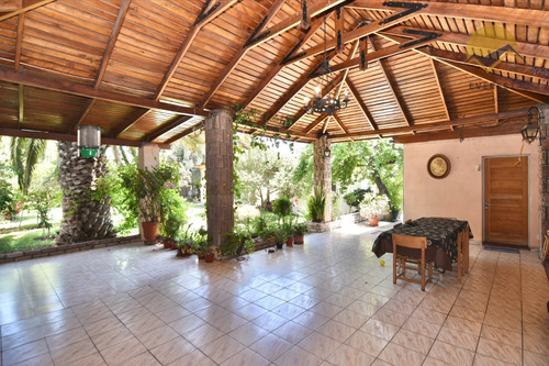 Se Vende Casa, 4 Dormitorios 3 Baños, Comuna La Cisterna.