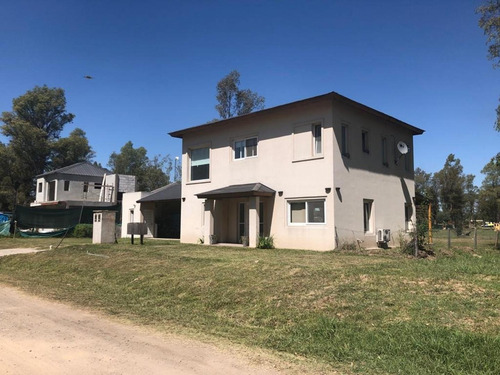 Excelente Casa Barrio Cerrado Alvarez Del Bosque