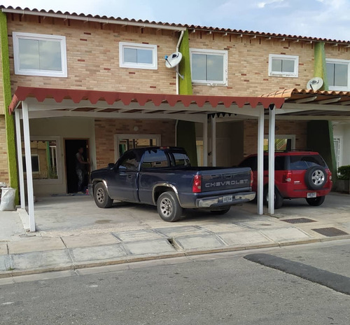 Imagen 3 de 23 de Townhouse En Venta En Av Aragua, Urb Karol Home. 04121994409
