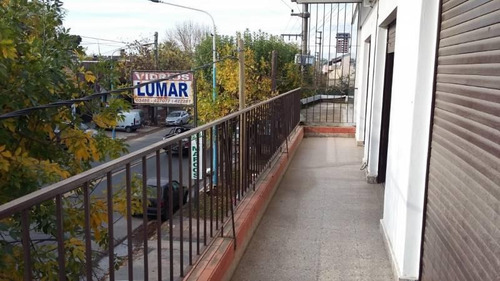 Imagen 2 de 19 de Especular Local Y Departamento Frente Av Escobar
