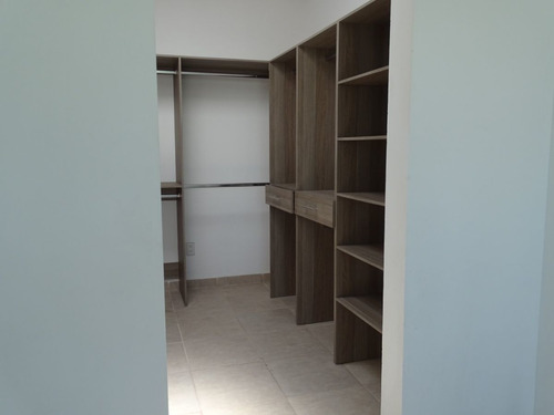 Hermosa Residencia En La Cima De Autor, 3 Habitaciones, Estudio O 4ta Recamara.
