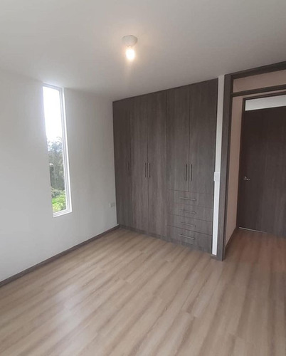 Linda Casa Nueva X Estrenar Esquinera En Ibarra, Se Puede Recibir Carros X Parte De Pago, Sector Muy Seguro Y Tranquilo