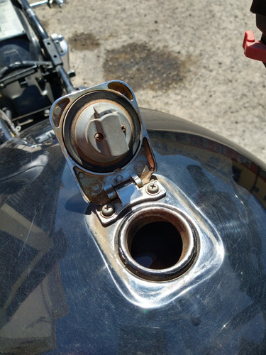 4 Cilindros, Con Caja, Parabrisas Y Casco Usado