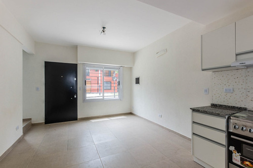 En Venta. Ph. 2 Amb. Patio Y Terraza Propios. Sin Expensas.
