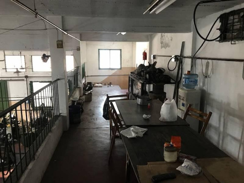 Imagen 2 de 4 de Galpon En Venta En Ituzaingo - A Mts Acceso Oeste- 200 Mts Cubiertos- Zona Industrial