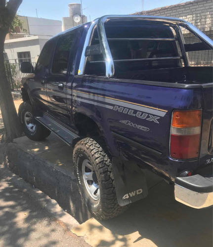 Imagen 2 de 6 de Toyota Hilux 3.0 D/cab 4x4 Srv 2002