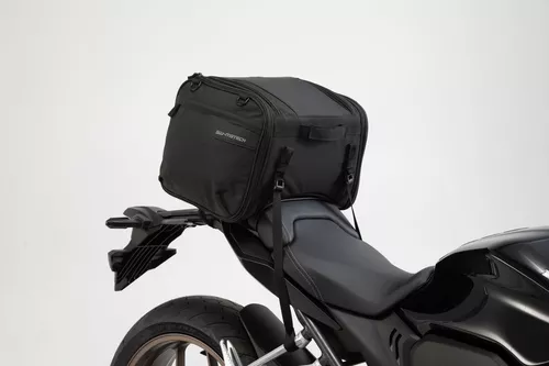 Bolsas, mochilas y otros accesorios de transporte para moto.