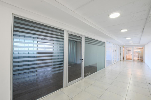 Imagen 5 de 11 de Oficina Amplia En Venta - Shopping Plaza - Aldea - Fisherton