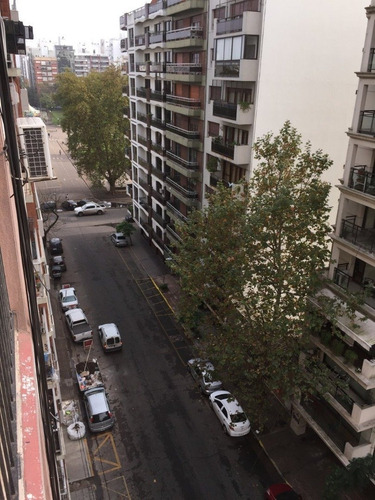 Imagen 3 de 15 de Ambiente A La Calle Con Balcón
