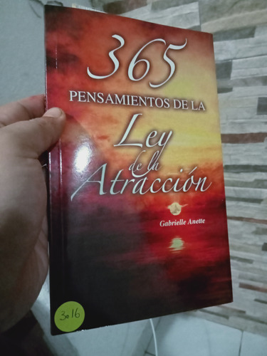 365 Pensamientos De La Ley De Atracción 