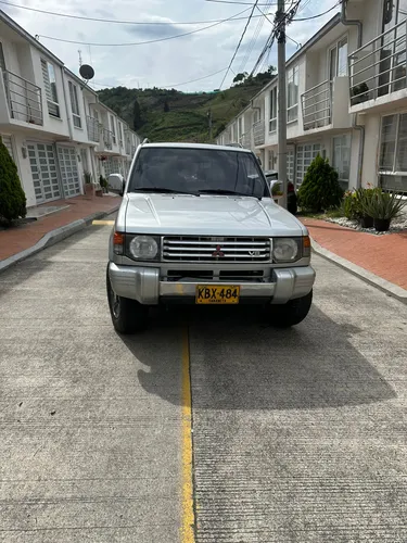 Mitsubishi Montero Hardtop 2010