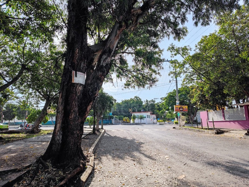 Casa En Venta En Fracc. Brisas De Cuautla De Un Nivel Con Alberca.