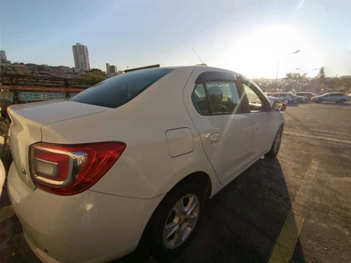 Renault Logan 2015 1.6 Dynamique Hi-power 4p