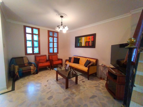 Imagen 3 de 10 de Cf Se Vende Casa Conj. Resd. Villa Consuelo. 65$