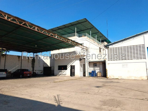 Jv Vende Haz Crecer Tu Negocio En Esta Ubicación Privilegiada! Galpon Con Fácil Acceso Para Clientes Y Proveedores, Además De Cómodas Opciones De Estacionamiento. 25-10294 Jun11