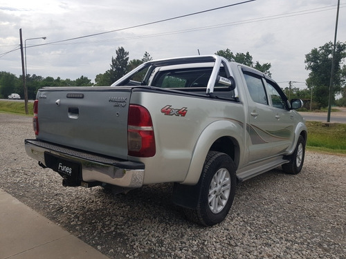 Toyota Hilux 3.0 Cd Srv Cuero 171cv 4x4 2014