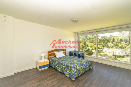 Casa De Seis Dormitorios En Venta - Playa Mansa - Ref: 5438