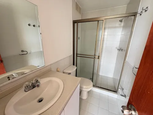 Venta De Apartamento En El Sector La Flora, Area 110 M2 Con Ascensor, Dos Parqueaderos Propios.