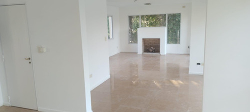 Casa En Venta - 3 Dormitorios 2 Baños - 900mts2 - Nordelta