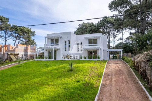 Casa 2 Dormitorios En Chihuahua, Punta Ballena - Ref : Pbi2378