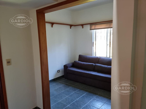 Casa 4 Dormitorios Con Piscina Sobre Ruta 10 ,interbalnearia Solanas.