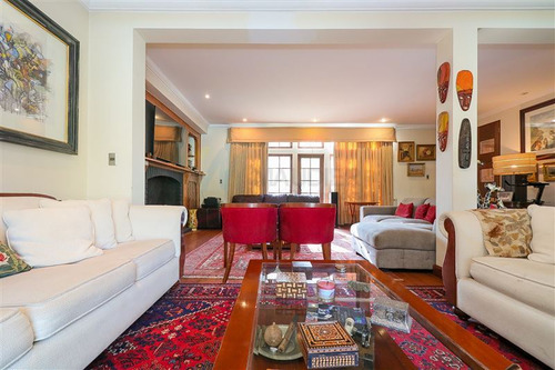 Casa En Venta De 5 Dorm. En Las Condes