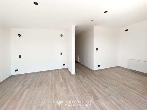 Moderna Y Espaciosa Casa Con Piscina, Jardín Y Quincho