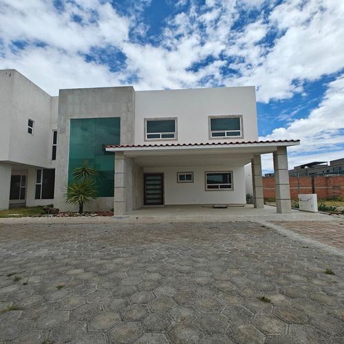 Casa En Venta En Metepec, Dentro De Privada