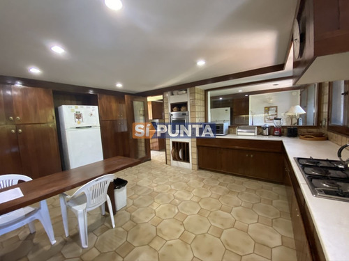 Imagen 9 de 30 de Dos Casas En Brava 5 Dormitorios + Doble Dependencia ,piscina,gran Parque Y Vista Al Mar