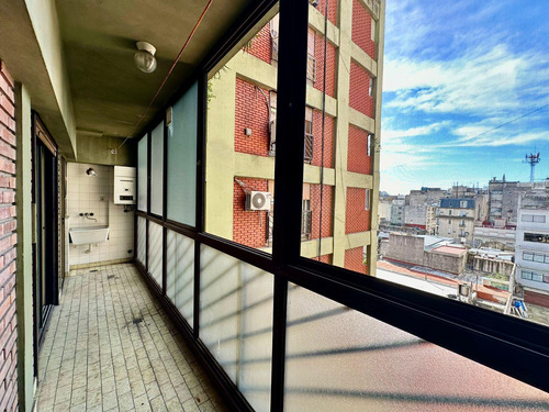 Venta Departamento Dos Ambientes Con Balcón Corrido En Balvanera (once)