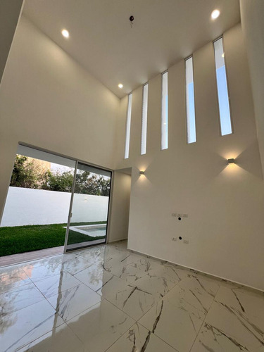 Casa En Venta Merida, Komchen En Privada, Entrega Inmediata.