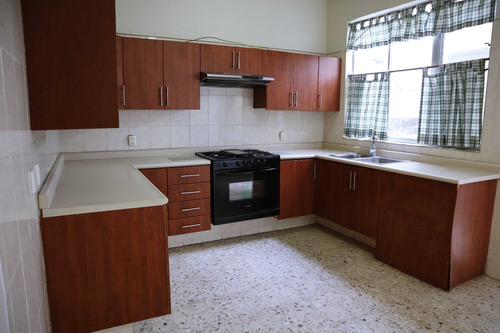Imagen 3 de 14 de Casa De 8 Habitaciones Y 5.5 Baños