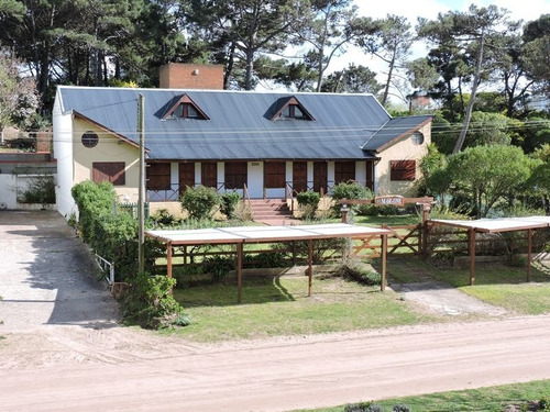 Imagen 2 de 24 de Complejo De 6 Departamentos En Venta