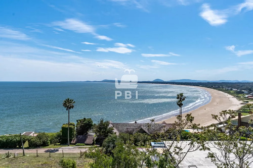 Casa En Venta El Acantilado 4 Dormitorios En Punta Ballena - Ref : Pbi723