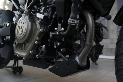 Husqvarna Svartpilen 200-en Stock- 1@@ Fin@nci@da Cu@t@ Fij@