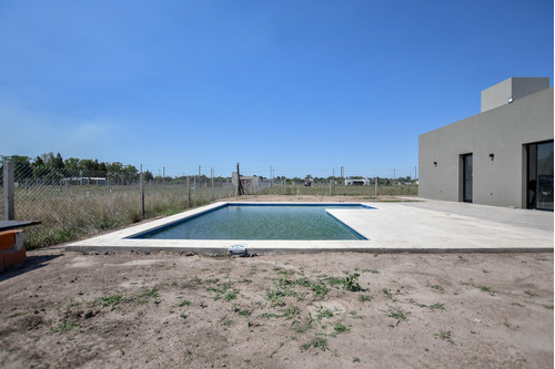Imagen 13 de 25 de Quincho Con Piscina En Venta, Las Calandrias