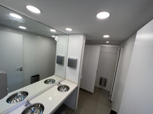 Alquiler Oficina 75m2 Piso Alto - C 2 Divisiones De Blindex Open Space.