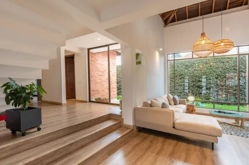 Casa En Venta En Canelon. Cod V15829