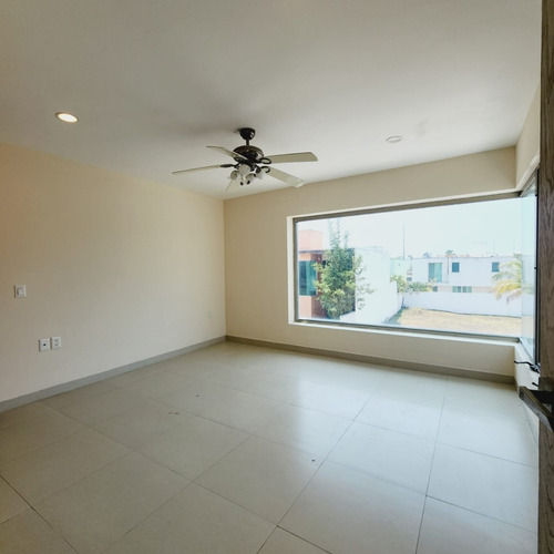 Casa En Venta En Veracruz Con Alberca, Fracc. Las Palmas De Medellín, Ver.