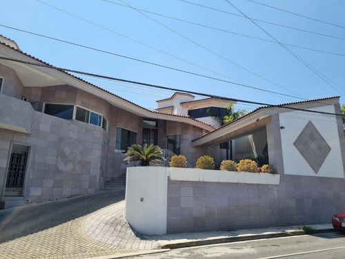 Casa En Venta Valle De San Angel Sector Frances Recamara En Planta Baja San Pedro Garza Garcia Nl