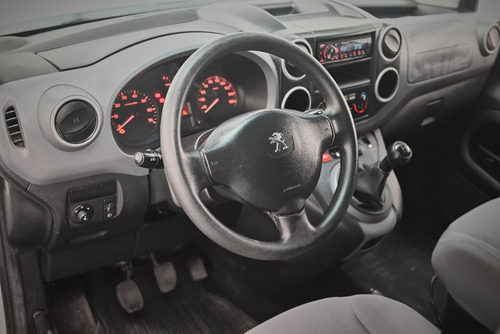 Imagen 9 de 16 de Peugeot Partner 1.6 B9 Corta
