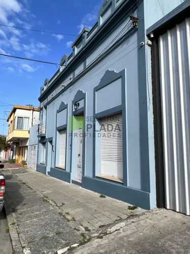 Gran Casa 4 Dormitorios Y Apartamento,en El Centro De San Carlos.