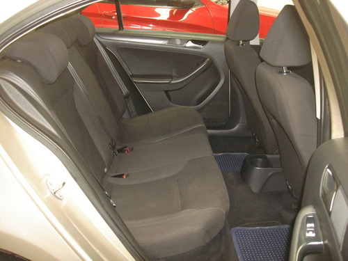 Vw Jetta Mk Vi Automático R16 Cámara Reversa Factura Agencia