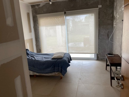 Imagen 5 de 12 de Casa Estilo Country A Terminar En Funes