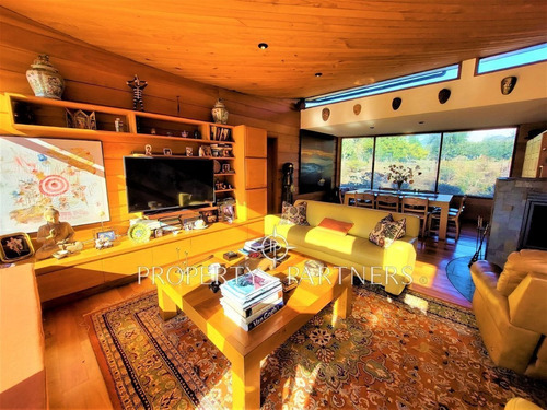 Imagen 2 de 30 de Hermosa Casa En Pucón Con Gran Vista Al Volcán