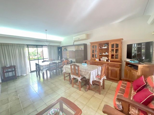 Venta De Casa Con Garage Para 2 Autos En Parque Avellaneda