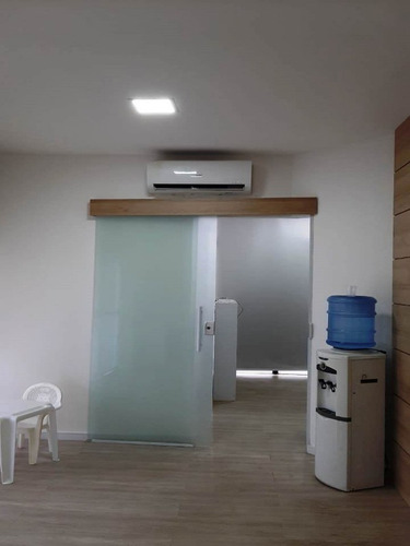 Imagem 11 de 20 de Sala Comercial Para Alugar No Centro Medico Salvador Com 40m2 No Rio Vermelho - Iur465 - 69486043