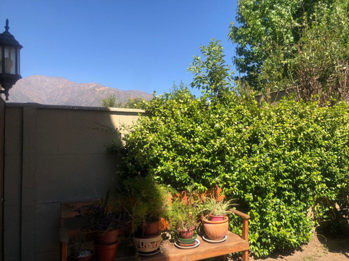 Belleza De Casa 2 Pisos Aislada. Con Patio, Amplios Espacios